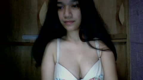 Snapshot of princess052400 chatting on July 9, 2026, 5:44 am princess052400 online show from July 9, 2026, 5:44 am
