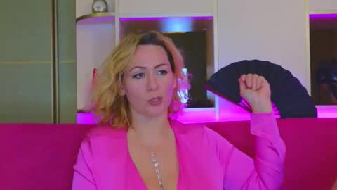 Kira and Paul online show from November 11, 2025, 4:51 pm