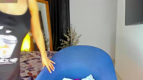 princessmariana25 online show from December 15, 2025, 8:02 pm