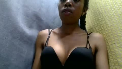 prisca880319 online show from May 1, 2026, 2:38 am