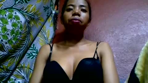 prisca880319 online show from June 15, 2026, 1:02 pm