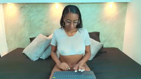 Snapshot of priscila_cooper chatting on September 25, 2025, 1:15 pm Priscila online show from September 25, 2025, 1:15 pm