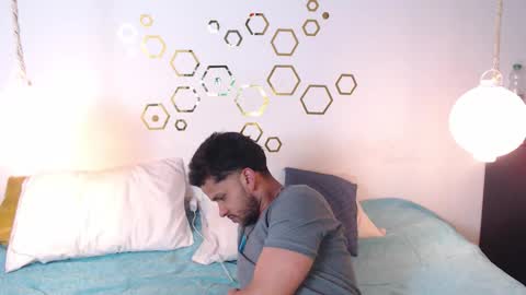 Adris  Juan online show from October 25, 2025, 1:57 am