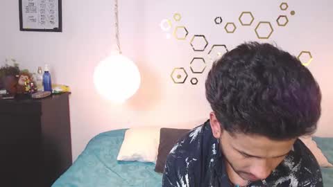 Adris  Juan online show from December 5, 2025, 4:21 am