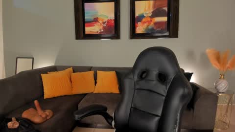 Pui Yee  online show from March 9, 2025, 9:57 am