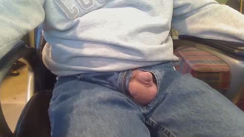 pulltoy1 online show from December 8, 2024, 6:50 pm