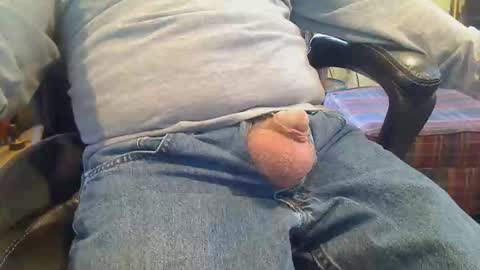 pulltoy1 online show from February 2, 2026, 4:49 pm