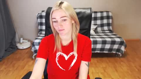 Snapshot of puma_ma chatting on December 25, 2024, 7:46 am Polly online show from December 25, 2024, 7:46 am