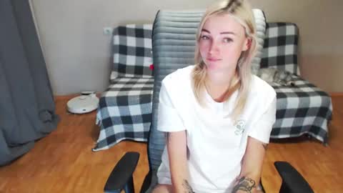 Polly online show from December 4, 2025, 1:31 pm