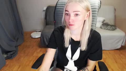 Polly online show from December 20, 2025, 3:57 am