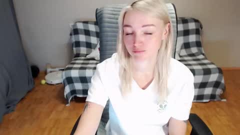 Snapshot of puma_ma chatting on February 11, 2026, 3:33 am Polly online show from February 11, 2026, 3:33 am