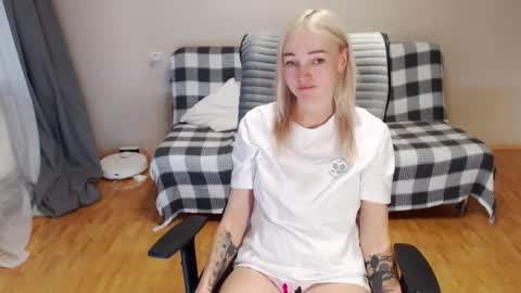 Snapshot of puma_ma chatting on February 19, 2026, 4:08 am Polly online show from February 19, 2026, 4:08 am