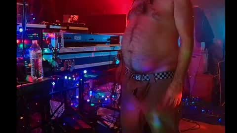 punkrunr083 online show from May 25, 2026, 10:32 am
