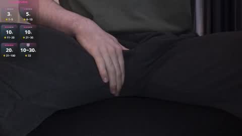 Puppy online show from October 12, 2025, 6:07 pm