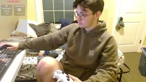 Snapshot of pupvex chatting on November 9, 2025, 6:55 am Vander Waals online show from November 9, 2025, 6:55 am