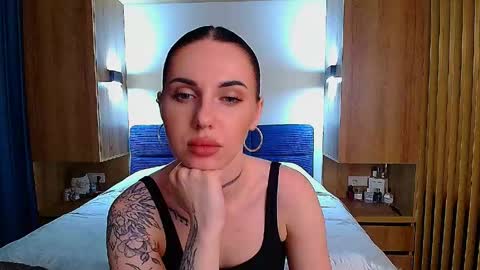 Julia online show from June 4, 2026, 4:57 pm