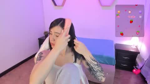 Anna  online show from November 6, 2025, 4:24 am