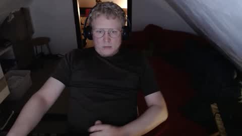 pussylovercb online show from May 16, 2026, 10:30 pm
