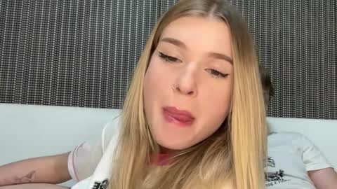 Lina online show from October 21, 2025, 9:32 am