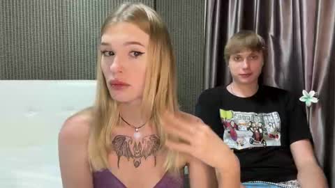 Lina online show from December 19, 2025, 5:42 pm