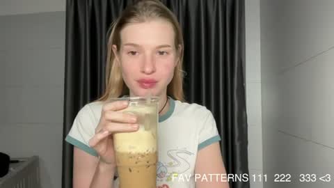 Snapshot of pussymoneywet chatting on July 12, 2026, 4:20 pm Lina online show from July 12, 2026, 4:20 pm