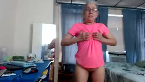 Snapshot of putiputi4u chatting on June 19, 2026, 2:10 pm putiputi4u online show from June 19, 2026, 2:10 pm