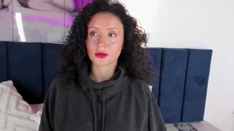 qadeshh  online show from September 16, 2025, 7:09 am