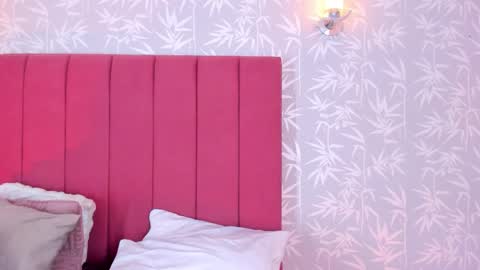 qadeshh  online show from November 3, 2025, 11:37 pm