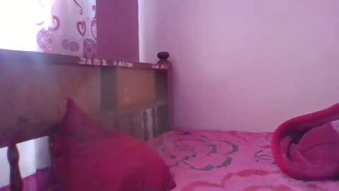 queen014 online show from November 15, 2025, 7:49 am