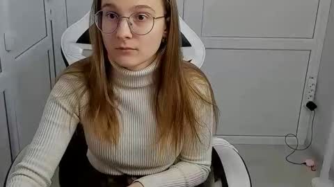 Amelie online show from April 10, 2026, 1:05 pm