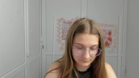 Amelie online show from June 13, 2026, 7:39 am