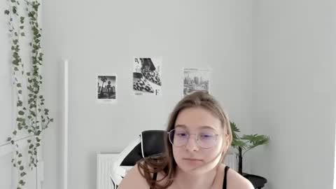 Amelie online show from June 21, 2026, 8:06 am