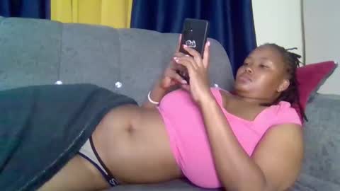queen_doli online show from April 24, 2026, 1:41 am