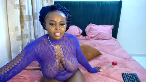 QUEEN  DOLY online show from June 26, 2026, 1:21 am