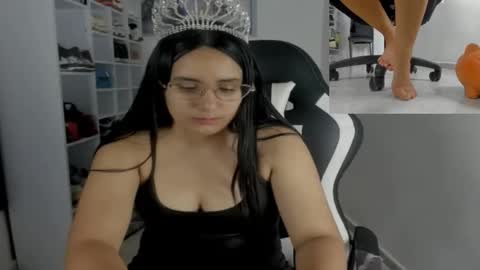 queen_findom1 online show from December 5, 2025, 5:49 am