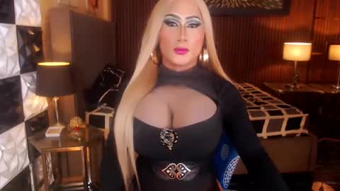 queen_horsecock online show from May 3, 2026, 8:04 pm
