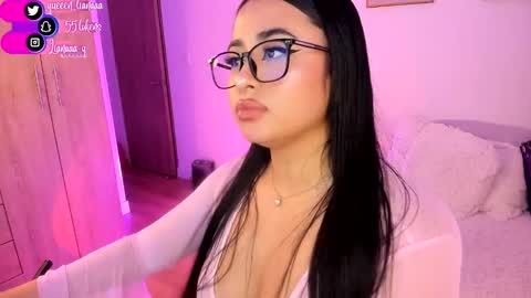 Snapshot of queen_liana chatting on December 14, 2024, 8:23 am Liana online show from December 14, 2024, 8:23 am