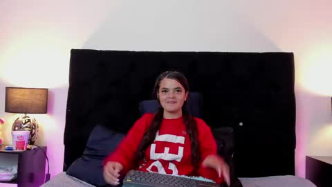 queen_misy online show from April 23, 2026, 8:22 pm