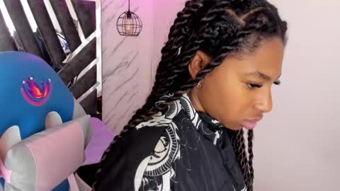   online show from October 25, 2025, 12:13 pm