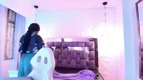Snapshot of queen_perla_ chatting on June 28, 2026, 12:11 pm online show from June 28, 2026, 12:11 pm