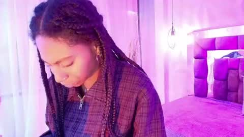 Snapshot of queen_perla_ chatting on July 16, 2026, 12:33 pm online show from July 16, 2026, 12:33 pm