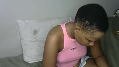 Snapshot of queen_polite chatting on November 18, 2025, 1:04 pm queen_polite online show from November 18, 2025, 1:04 pm