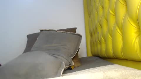 Snapshot of queen_tweakingbae chatting on November 6, 2025, 2:45 am valdonte online show from November 6, 2025, 2:45 am