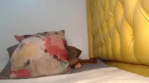 Snapshot of queen_tweakingbae chatting on November 30, 2025, 2:26 am valdonte online show from November 30, 2025, 2:26 am