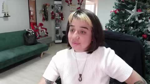 Snapshot of queen_zafiro88 chatting on December 4, 2025, 4:48 pm Zafiro ILL BROADCAST UNTIL DECEMBER Onlyfans online show from December 4, 2025, 4:48 pm