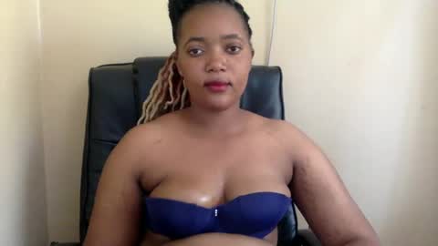 Queenbebony2 online show from January 3, 2025, 9:04 am