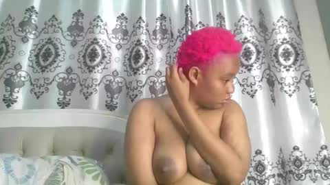 Snapshot of queenbeiby05 chatting on April 13, 2026, 6:13 pm queen online show from April 13, 2026, 6:13 pm