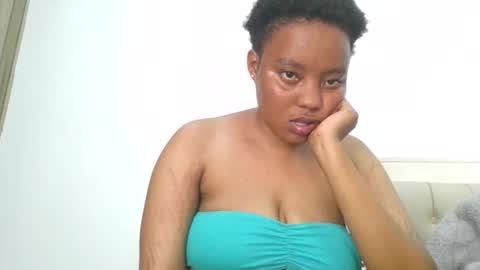 Snapshot of queenbeiby05 chatting on May 9, 2026, 6:46 pm queen online show from May 9, 2026, 6:46 pm