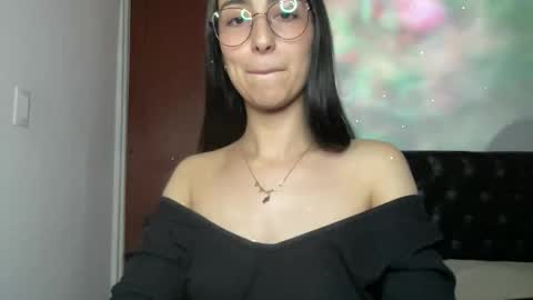 Snapshot of queenbyte_18 chatting on May 1, 2026, 3:33 am queenbyte_18 online show from May 1, 2026, 3:33 am