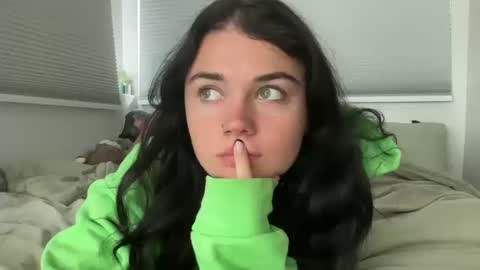 Snapshot of queencassidyy chatting on October 14, 2025, 8:20 pm Cassidy online show from October 14, 2025, 8:20 pm